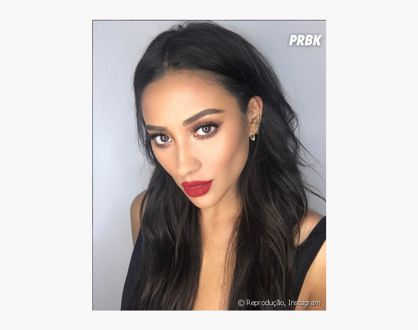 Shay Mitchell, De "pretty Little Liars", Faz Aniversário - Shay Mitchell Red Lip, HD Png Download, Free Download