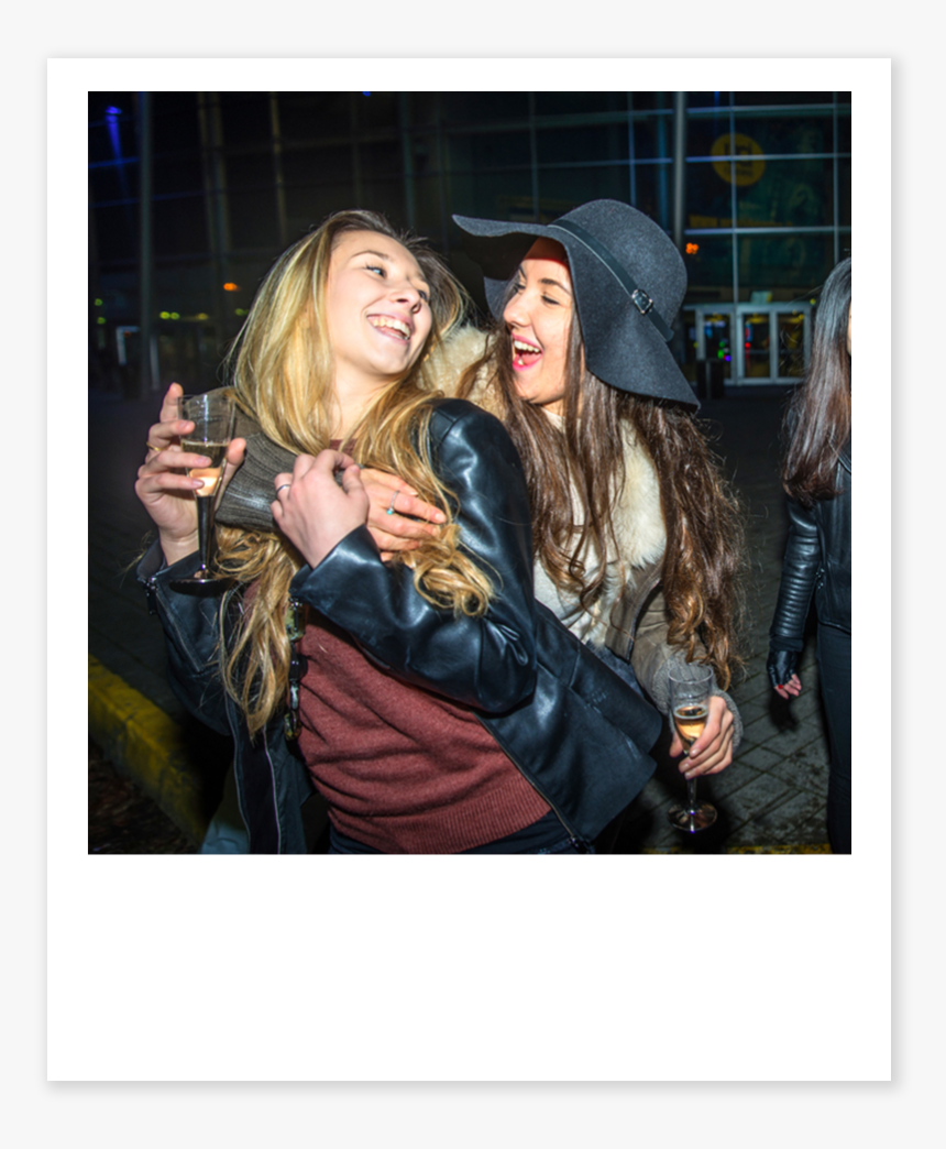 Night Out In A Bar Or Club Polaroid Photography In - Hvad Tager Man På I Byen, HD Png Download, Free Download